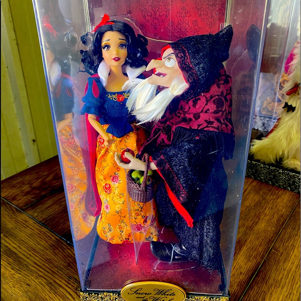 Disney collector designer Doll 🖤❤️🖤❤️